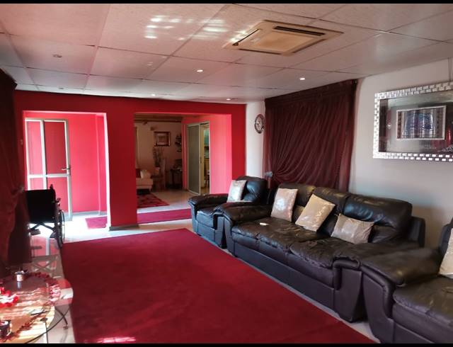 3 BEDROOM HOUSE FOR SALE IN KARLIENPARK